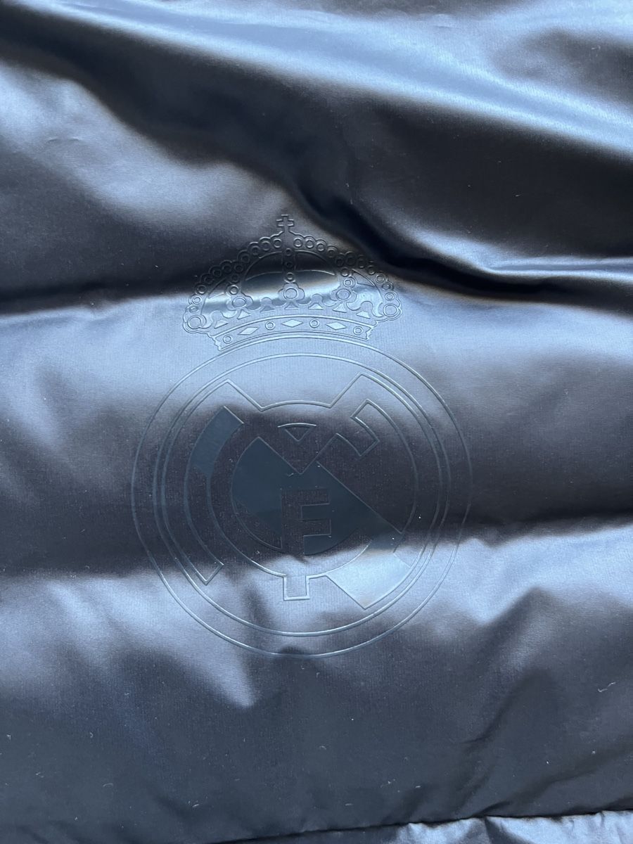 Real Madrid Giacche: Veste réal Madrid  – Nuovo e nell'imballaggio originale da Chambésy venduto da Louwall_football 1