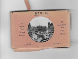 Berlin, 19 kleinformatige Fotografien