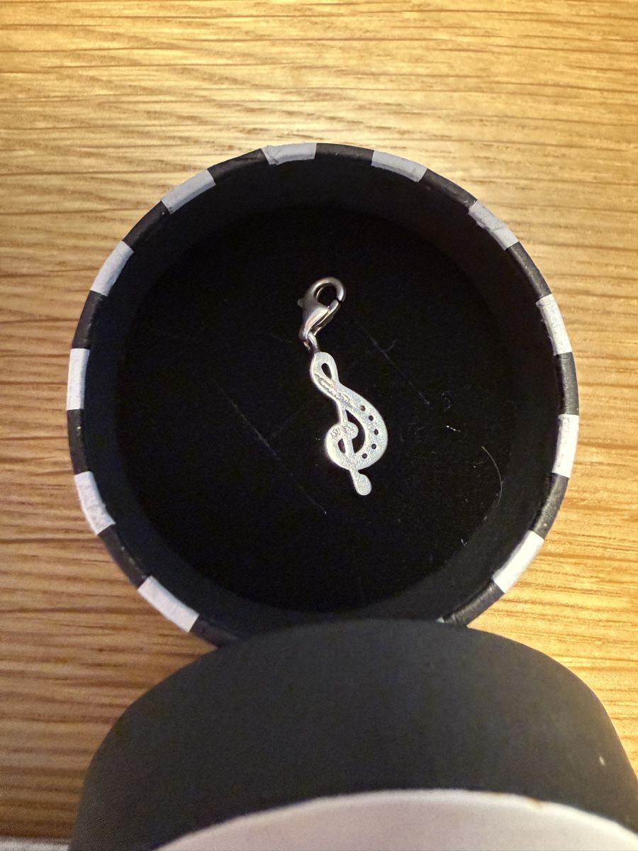 Thomas Sabo Pendentifs: Thomas Sabo Notenschlüssel mit Steinen Charm – D'occasion à St. Gallen par lau_5ffy 1