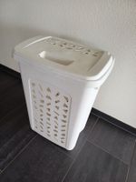Wäschekorb aus Kunststoff, weiss, mit Deckel