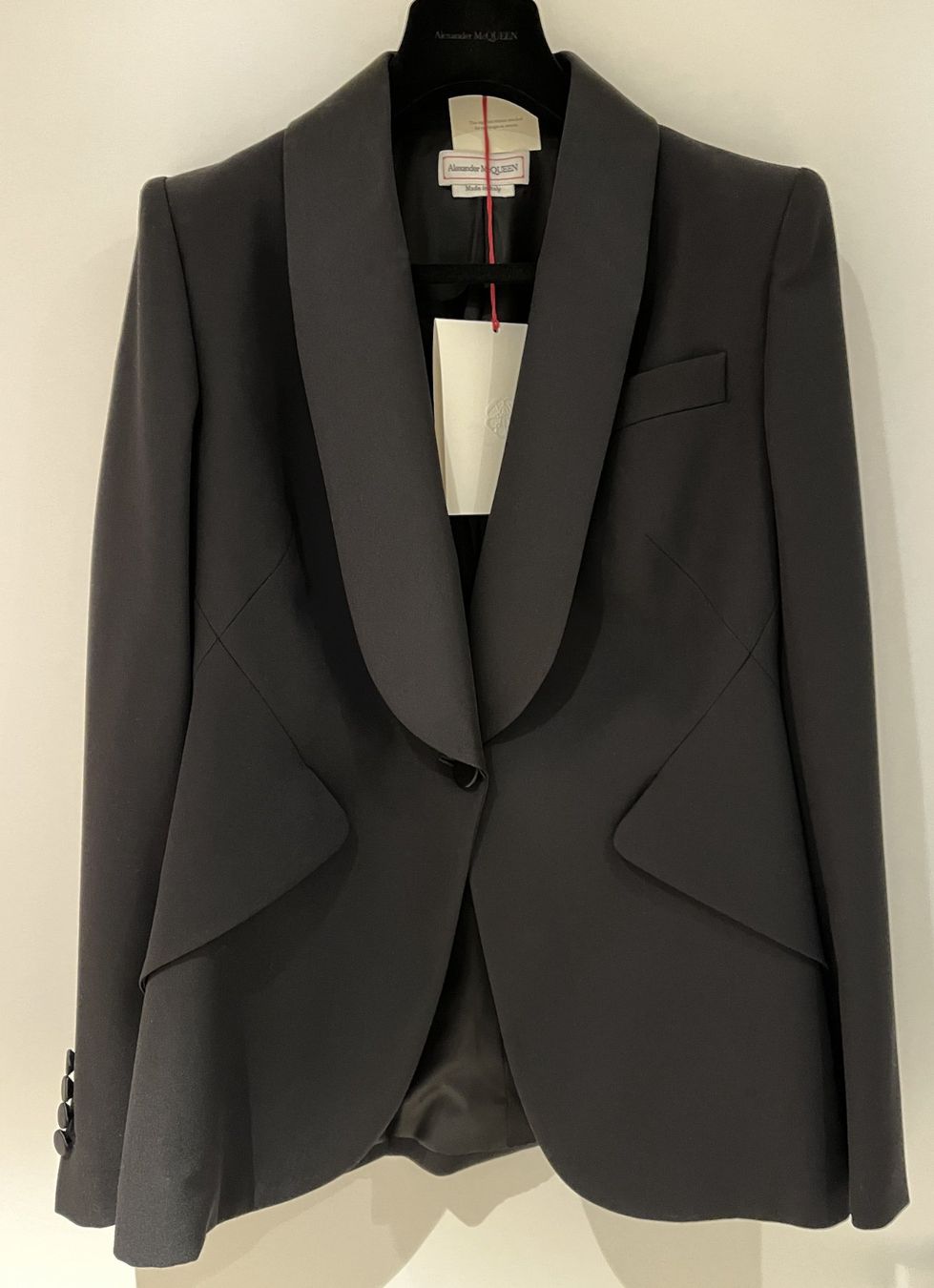 Alexander Mcqueen Jacken: Alexander McQueen Blazer Schwarz mit Satin-Revers, IT44/DE38 – Neu (gemäss Beschreibung) aus Arch von ZEITFELS 4