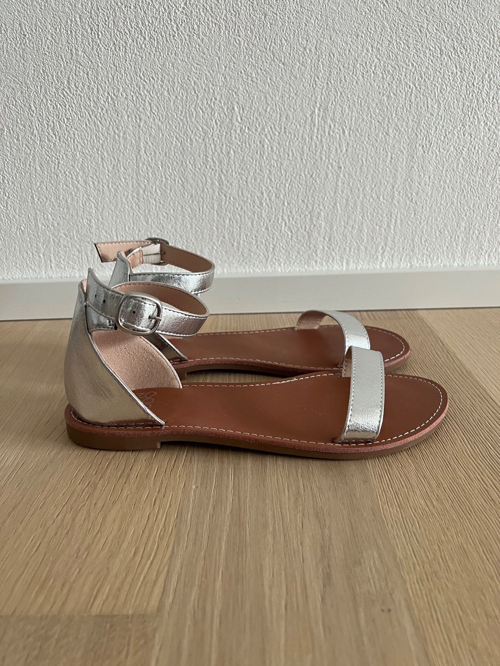 Scarpe da donna: Sandalen silbrig – Nuovo (secondo la descrizione) da Vaduz venduto da Christina_97