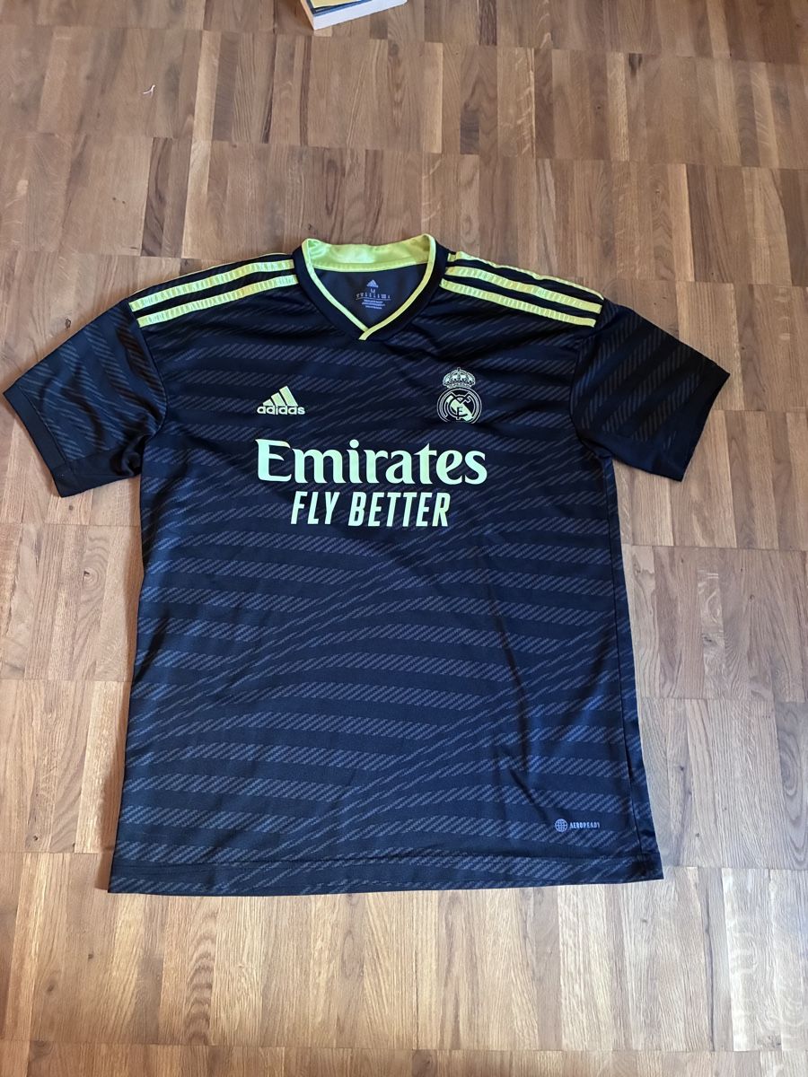 Real Madrid Leibchen & Hosen: Real Madrid Trikot  – Gebraucht aus Brugg AG von mar_7dq6