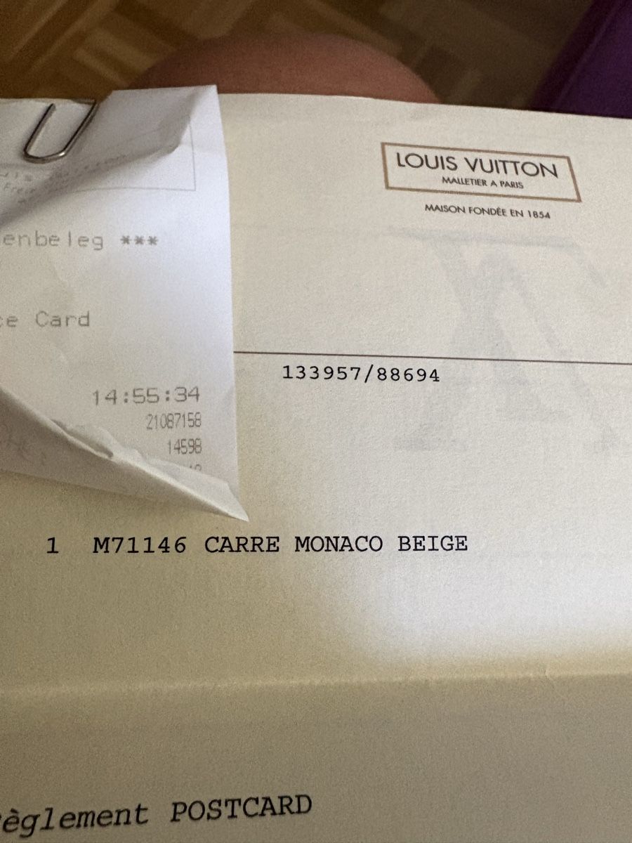 Louis Vuitton Foulard & Sciarpe: Louis Vuitton Carré Monaco Beige  – Usato da Riehen venduto da nat_qzp7 2