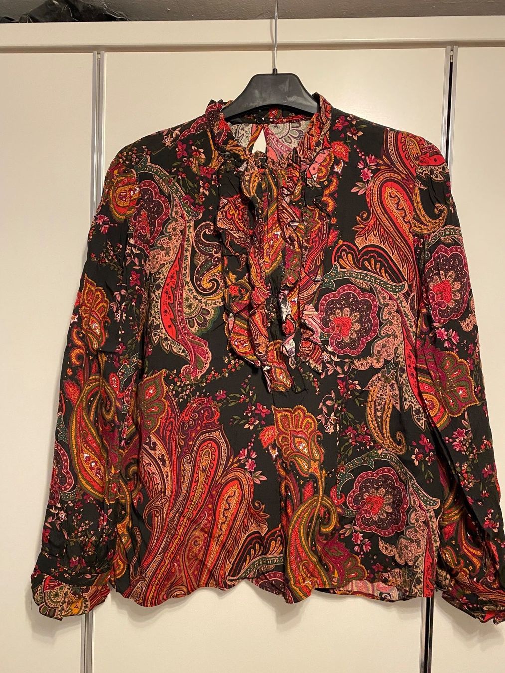 Zara Camicette: Damen bluse von ZARA gr.L – Usato da Pfungen venduto da Sheki56