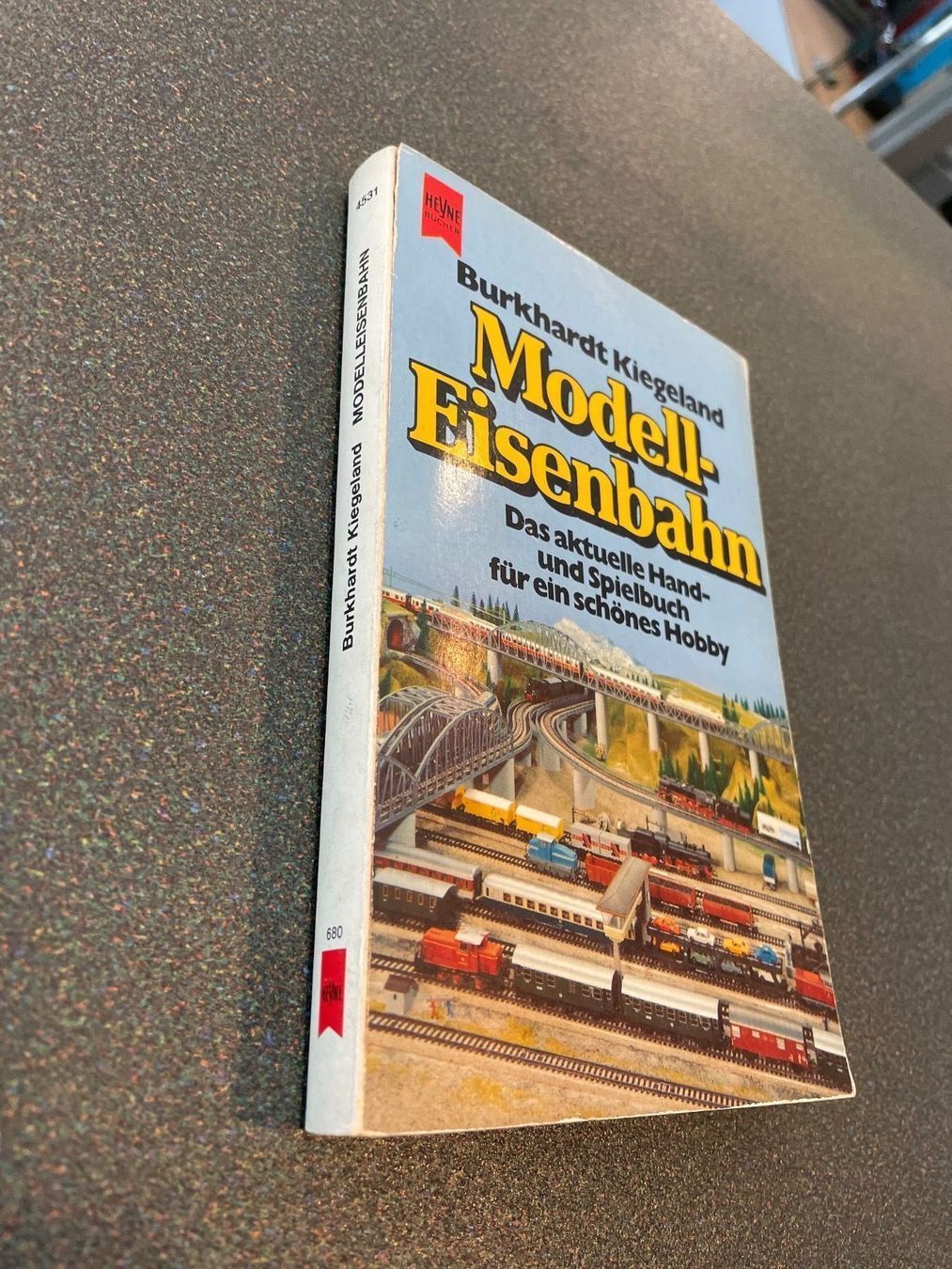 Riviste & Magazine: Modell Eisenbahn book – Usato da Chiasso venduto da Carrara-Modellismo 1