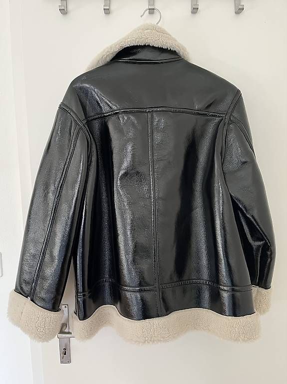 Jacken: Schwarze Kunstlederjacke mit Teddyfell – Gebraucht aus Zürich von Imaime 1