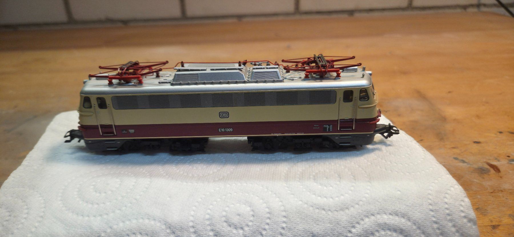 Modellini di ferrovie: 2 Digital Lokomotiven H0 - Defekt – Difettoso da Rümikon AG venduto da Schelm 1