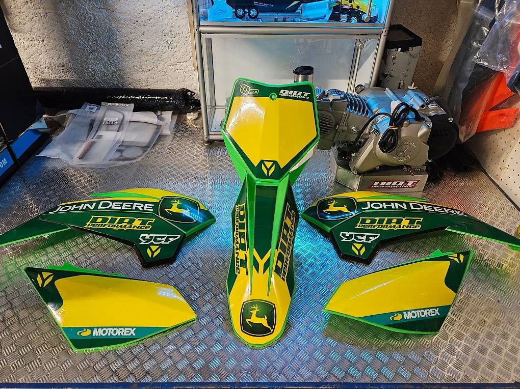 Mini Bike: Kit palstique YCF / John Deere – Nuovo (secondo la descrizione) da les verrières venduto da Lewydo