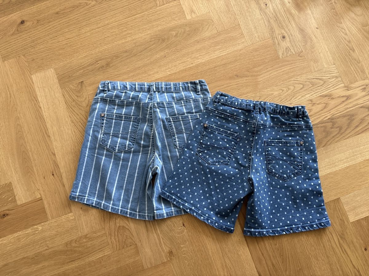 Manor Pantaloni: 2 Shorts von Manor, Grösse 134/140 – Nuovo (secondo la descrizione) da Wohlen AG venduto da Michi761 1