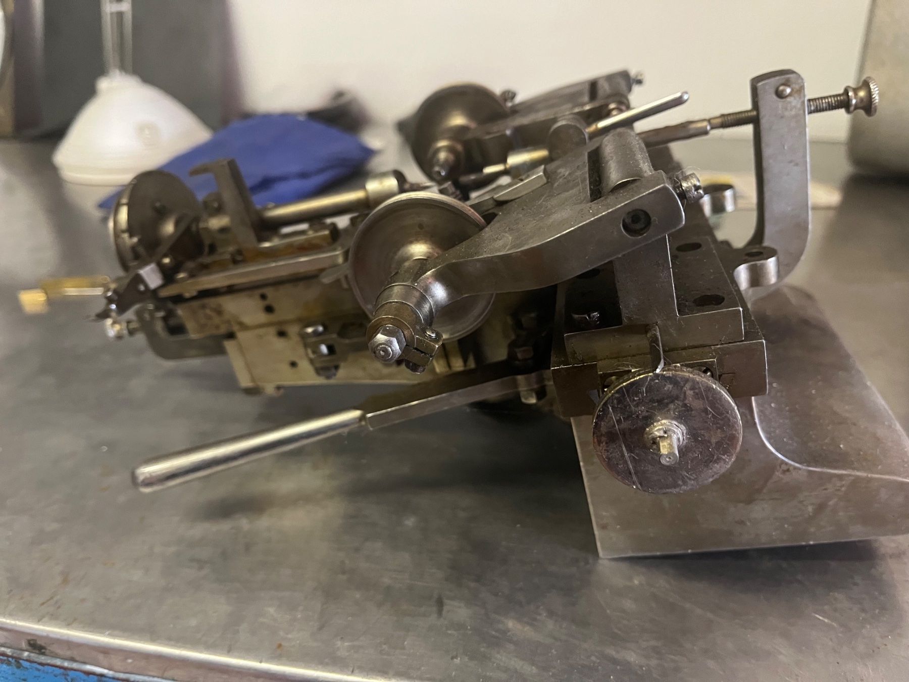 Tutte le macchine: Machine à tailler les roues d'ancre – Usato da St-Légier-Chiésaz venduto da Antichorloge 1