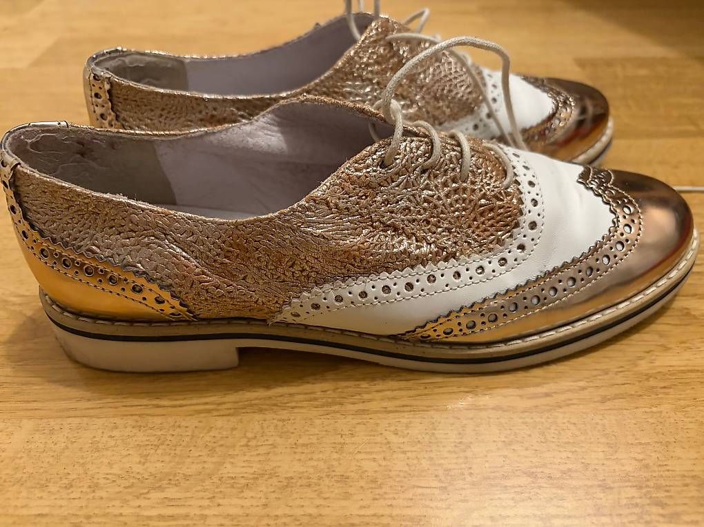 Scarpe da donna: Chaussures dorées taille 38 – Usato da Riex venduto da sie_ngx9 1