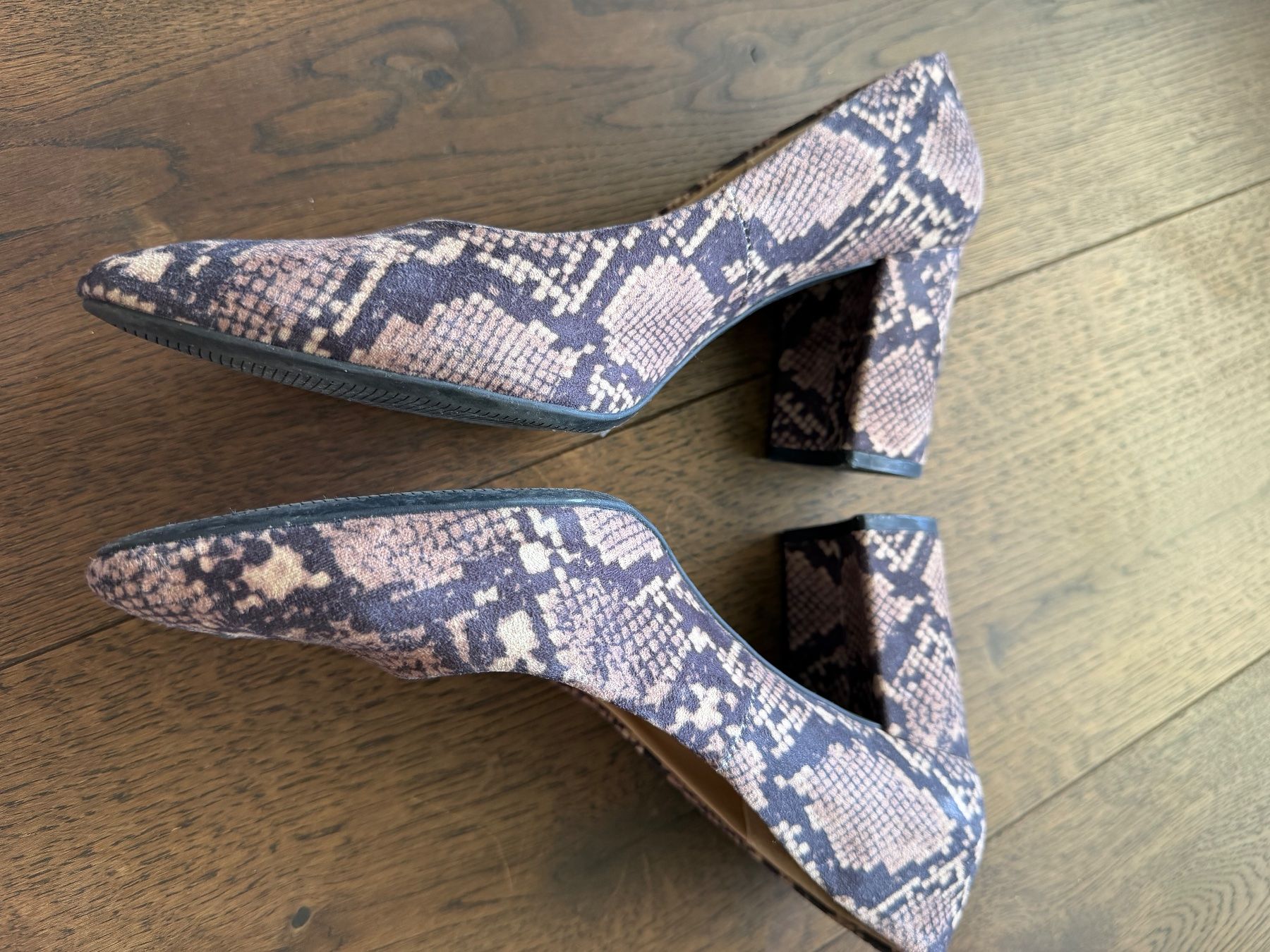 H&M Scarpe da donna: Pumps Schlangenmuster Grösse 39 H&M fast neu – Nuovo (secondo la descrizione) da Muttenz venduto da flowers04 2