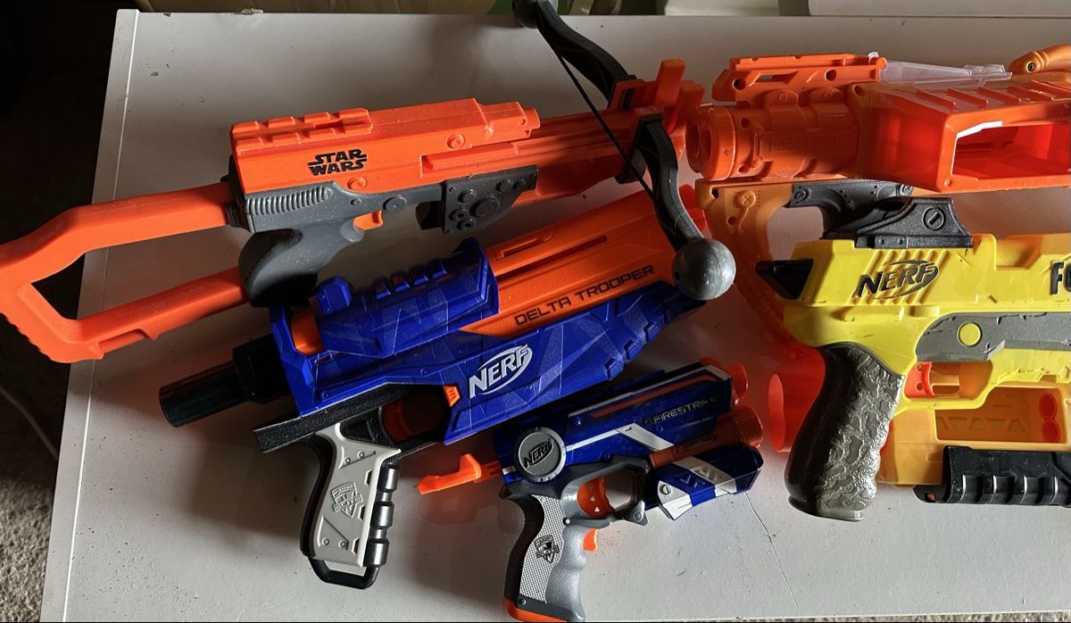 Nerf Giocattoli: Lot de Nerf et accessoires – Usato da fey venduto da Caductilometre 1