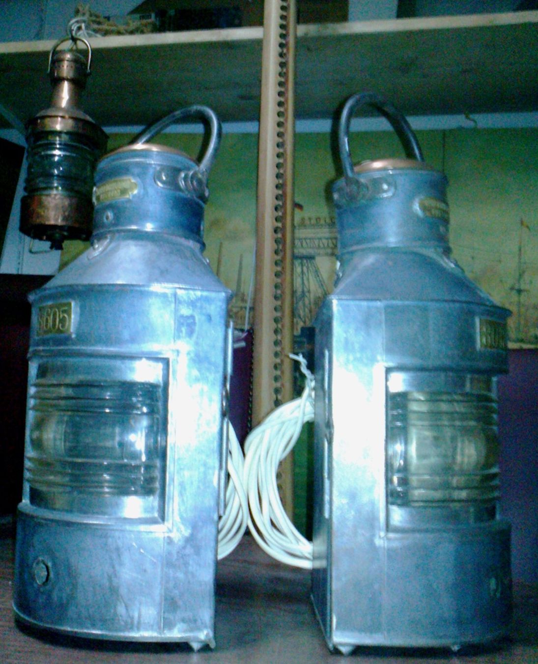 Lampade: 2 antike Positions-Lampen – Usato da Rorschach venduto da kristys 1