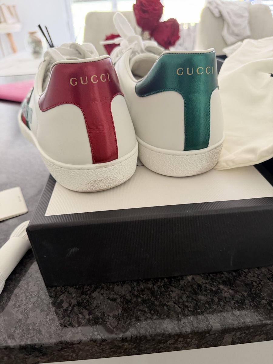 Gucci Herrenschuhe: Baskets basses Gucci blanches cuir taille 47 bon état – Neu (gemäss Beschreibung) aus La Chaux-de-Fonds von emi_xh5h 1