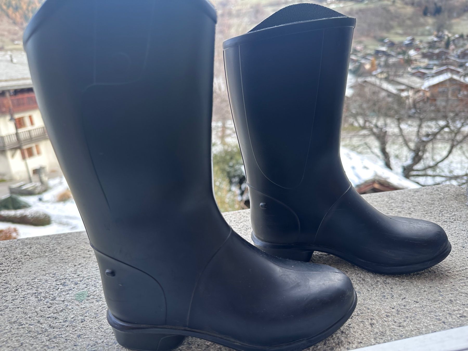 Decathlon Scarpe per ragazzi: Bottes en caoutchouc - taille 27 – Usato da Le Châble VS venduto da 027_aymon 1