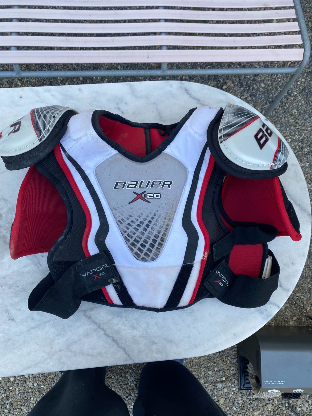 Schutz & Schoner: équipement hockey – Gebraucht aus Biel/Bienne von Tatachi