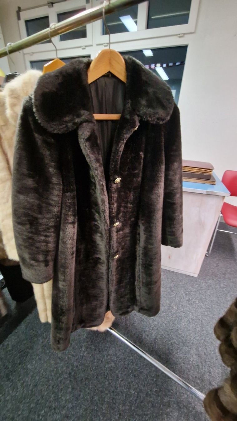 Cappotti: Wintermantel / Pelzmantel – Usato da Regensdorf venduto da Impala