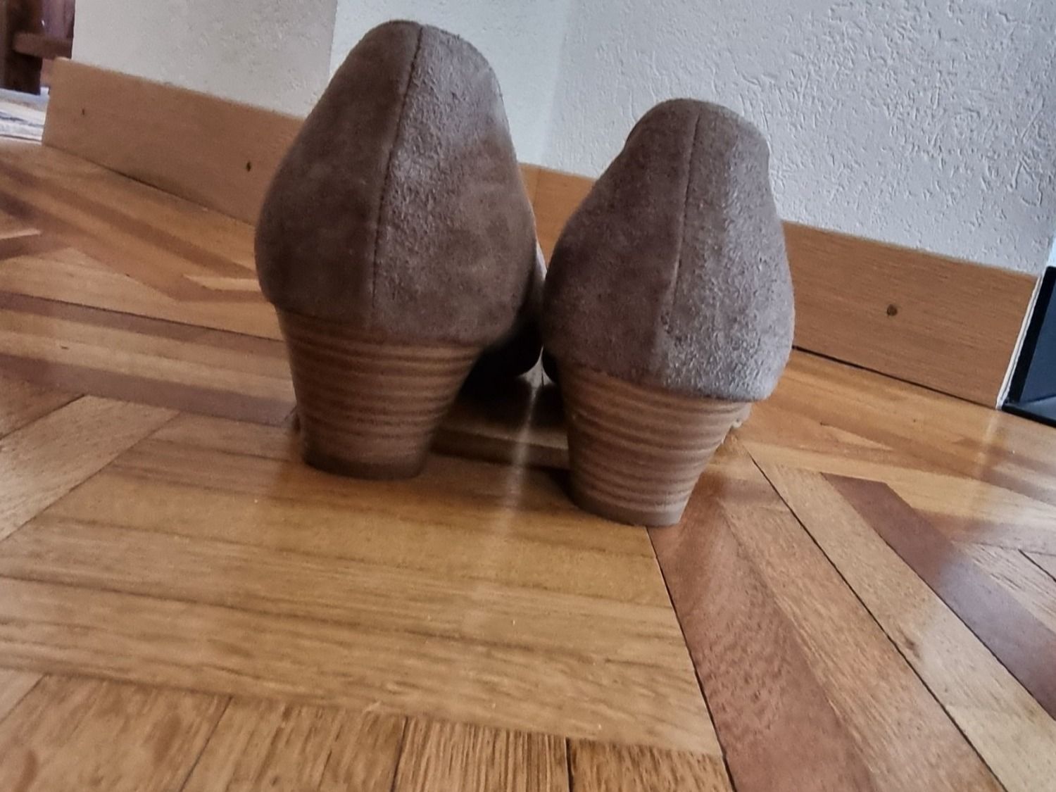 Scarpe da donna: Escarpins cuir beige/gris 39 – Usato da Veyrier venduto da Leilazizou 2