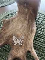 Schöne Halskette mit Schmetterling Anhänger