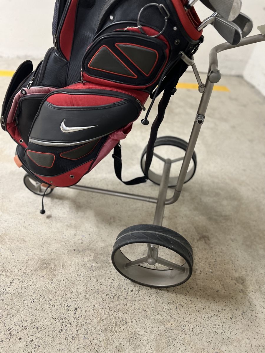 Nike Taschen: Golfbag Nike rot schwarz – Gebraucht aus Nürensdorf von romano_a