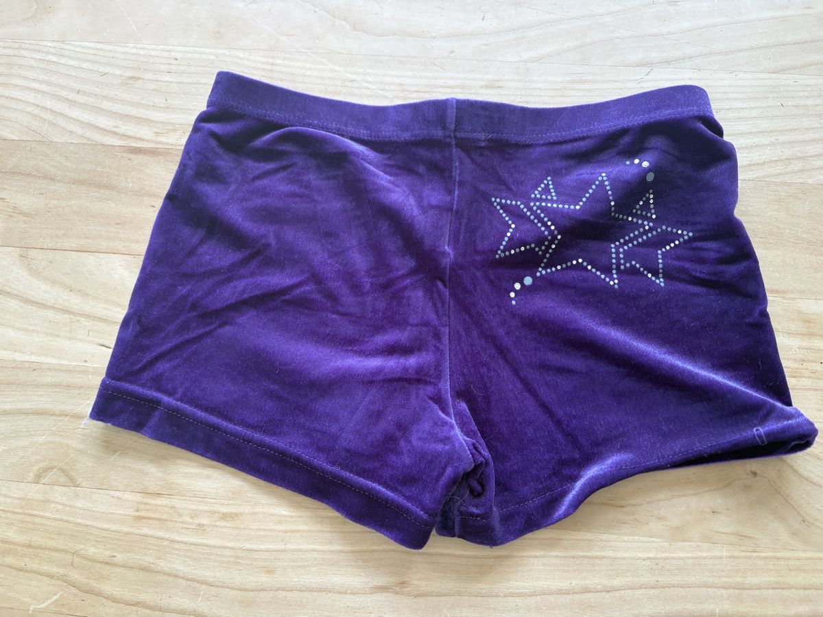 Pantaloni: Turnshort Mädchen 152 – Usato da Bergdietikon venduto da Marineh2004 1