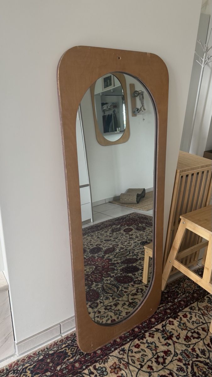 Specchi: Mid century Wood Frame Mirror Vintage – Usato da Meilen venduto da KatKatHar