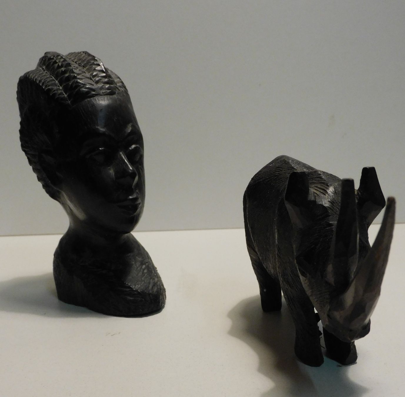 Figuren: Afrikanische Figuren 2 kleine Figuren handgeschnitzt – Gebraucht aus Sursee von 76 1