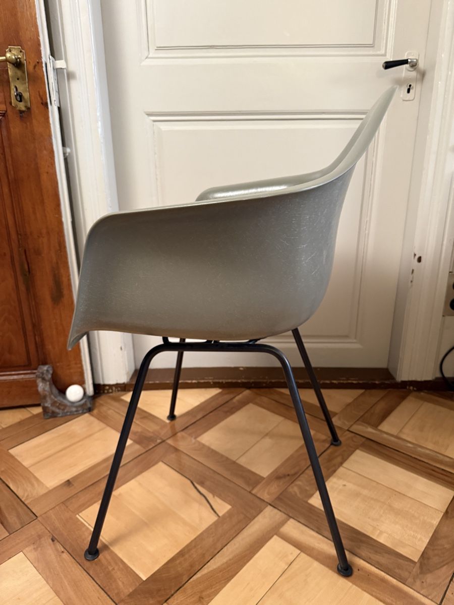 Eames Sedie: Eames Armchair Fiberglass, H-Base – Usato da Altdorf UR venduto da StayClassy 3
