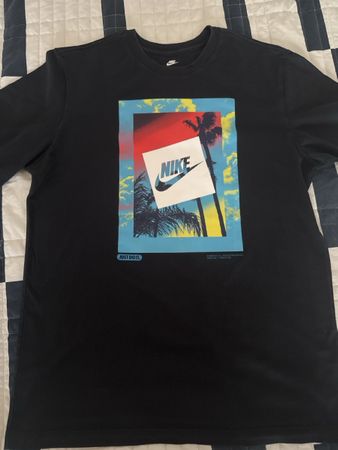 T-shirt Nike noir avec motif imprimé taille M occasion