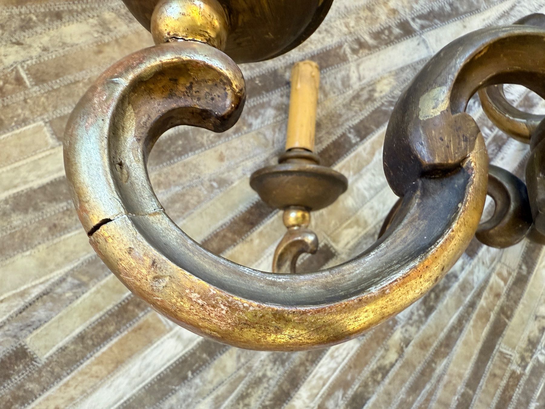 Kronleuchter & Deckenlampen: Antique lustre en bois à 6 bras – Gebraucht aus Veyrier von Szurkemaci 9