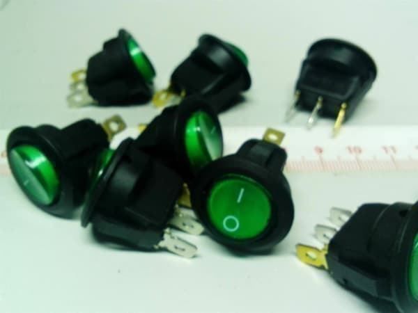 Interruttori: Kippschalter rund, 12V 16A grün – Nuovo (secondo la descrizione) da Luzern venduto da Salefactory