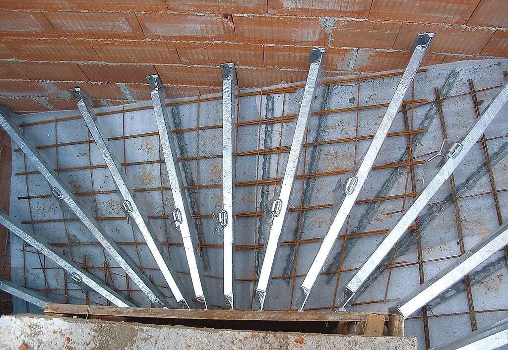Tous les outils: Treppen- Stuffenschalung Altrad Baumann – D'occasion à Schwarzenburg par MX-500 4