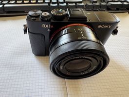 Sony RX1R II 42.4MP Vollformat Kompaktkamera – Zeiss 35mm F2