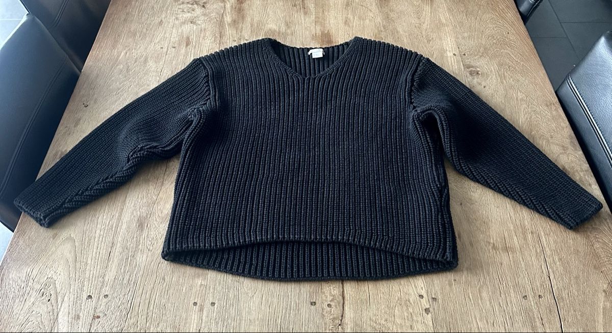 H&M Pulls & Sweat-shirts: H&M schwarzer Strickpullover XS – D'occasion à Dänikon ZH par Annikaberg
