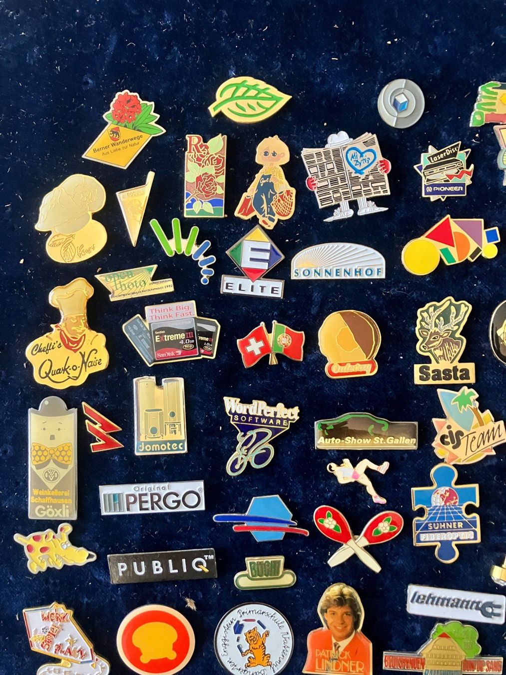 Placchette & Badge: ca. 100 Pin diverse Motive (22) – Usato da Basel venduto da djwwpp 1