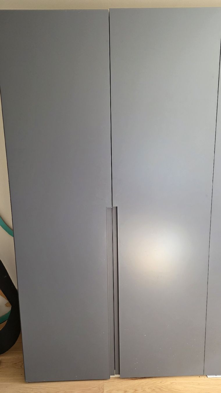 Schränke: A designer solid wood four-door gray wardrobe – Neu (gemäss Beschreibung) aus Zollikon von maj_wbl5 3