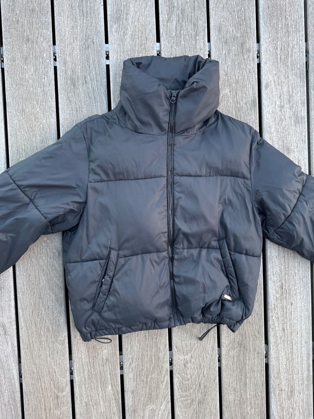 Jacken: Guess jacket – Gebraucht aus La Chaux-de-Fonds von slishwardrobe 1