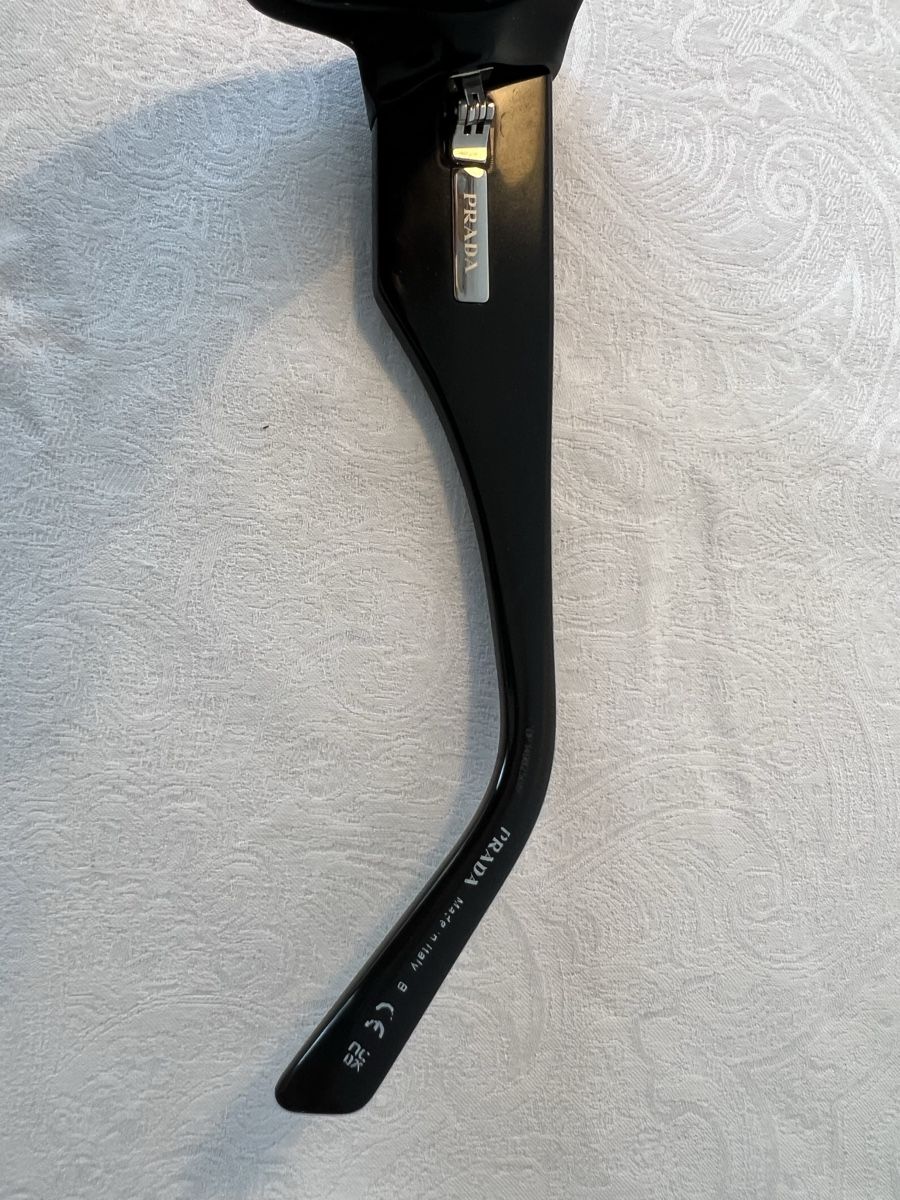 Prada Brillen & Gläser: Lunettes de soleil Prada noires – Gebraucht aus Sion von Mayoraz02 5
