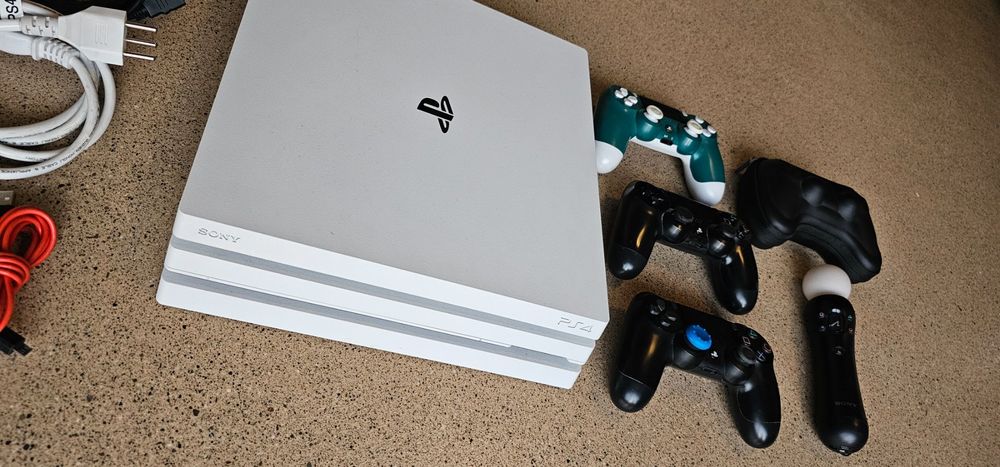 Playstation 4 Pro weiss (1TB) mit 3 Controller (PS4 Pro) | Kaufen auf ...