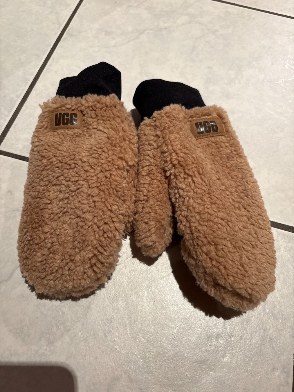 Ugg Gants & mitaines : UGG Handschuhe Teddy – Neuf (Voir description) à Nottwil par wasserlufterde