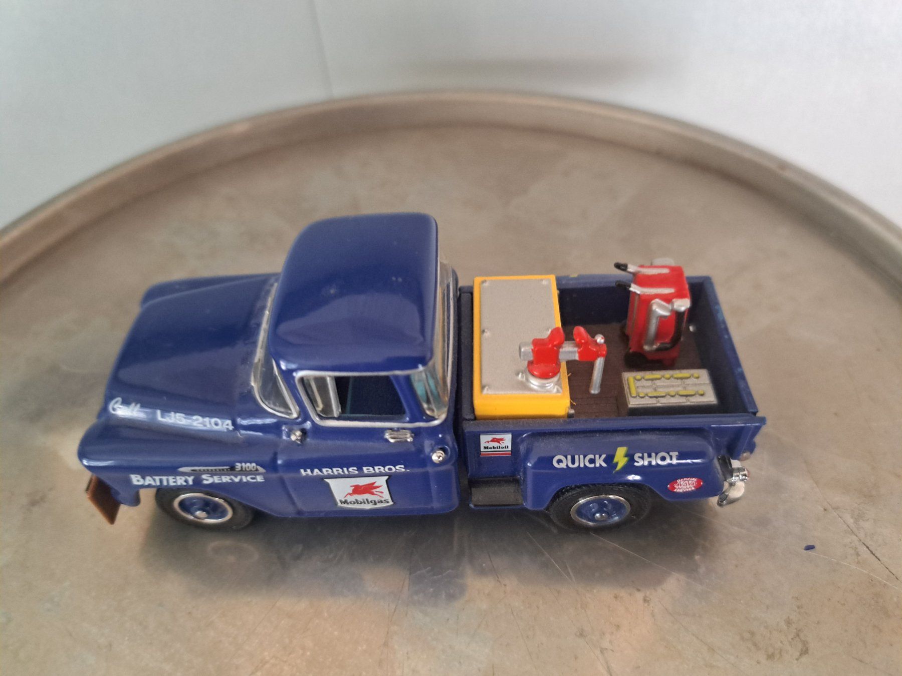 Matchbox Modellautos: Chevy Apache Mobilgase Matchbox 1/43 – Neu (gemäss Beschreibung) aus Emmenbrücke von bikesandmore75 1