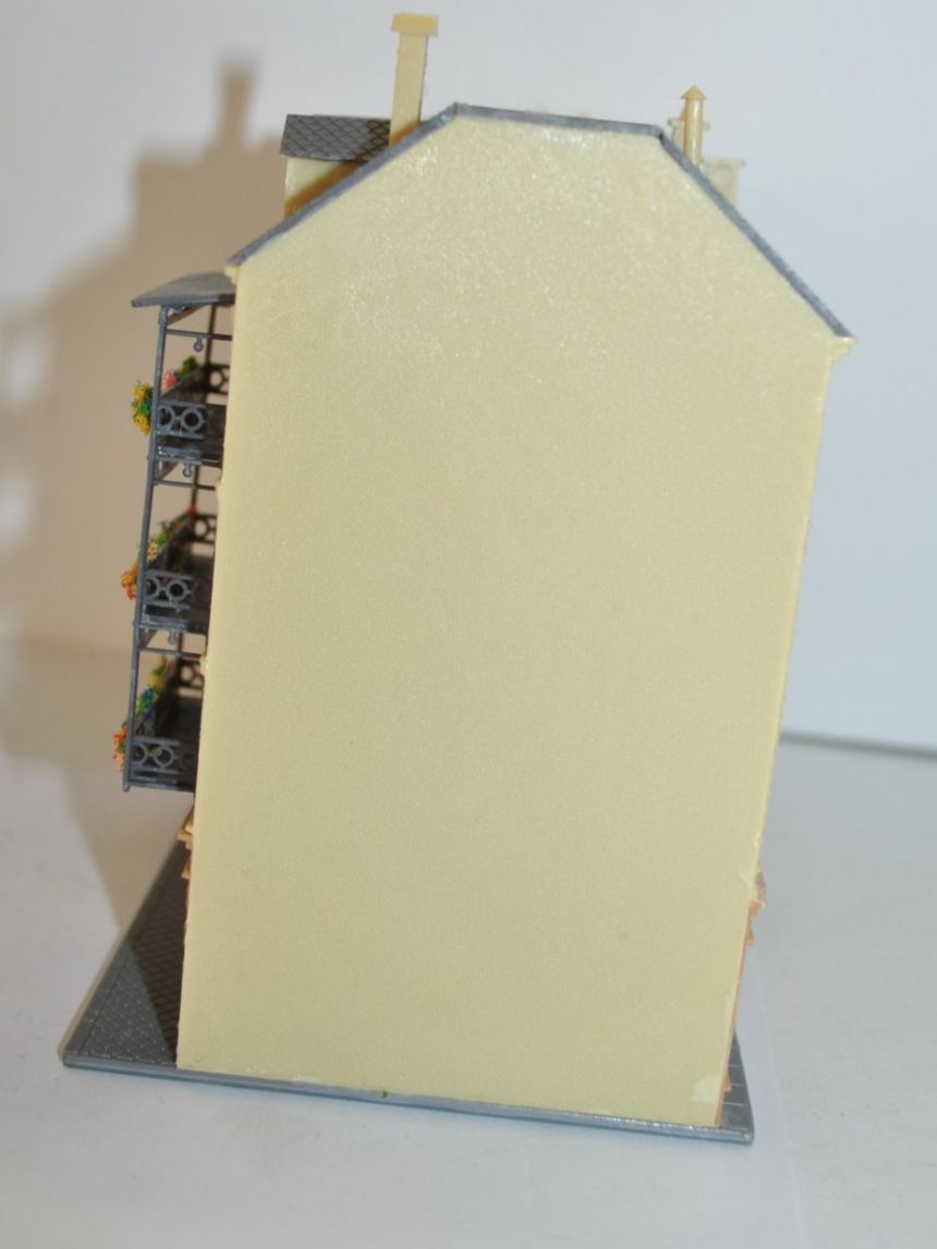 Faller Modelleisenbahnen: Faller Stadthaus (MTM123) – Gebraucht aus Aarwangen von Leg_10439 1
