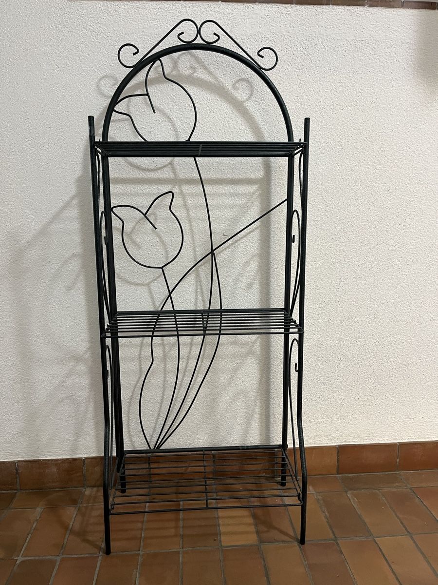 Regale: Wunderschönen Blumenregal . – Gebraucht aus Zürich von Odessit