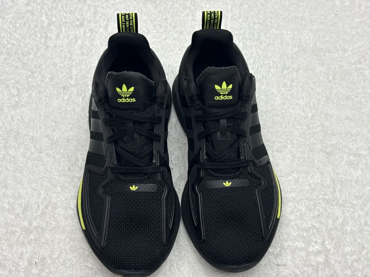 Adidas Scarpe da uomo: Baskets Adidas noires taille 37 1/3 super état – Usato da Chenens venduto da anasantos90 1