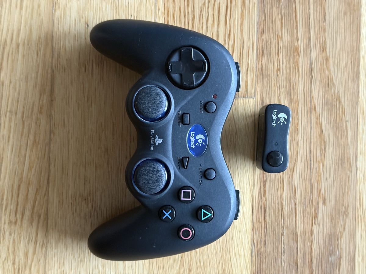 Logitech Controller: Logitech Cordless Action Controller PS2 mit Empfänger – Gebraucht aus Fehraltorf von Lenal01 5
