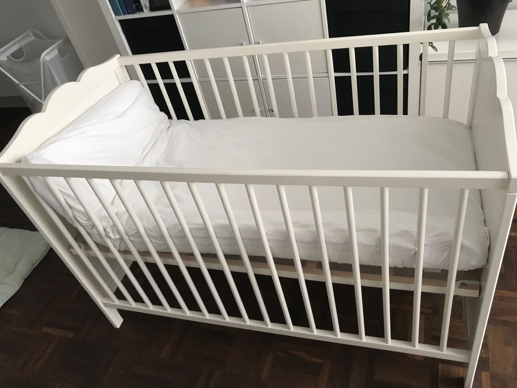 Ikea Lits: IKEA Babybett HENSVIK  weiss – D'occasion à Birmensdorf ZH par alexandrat1