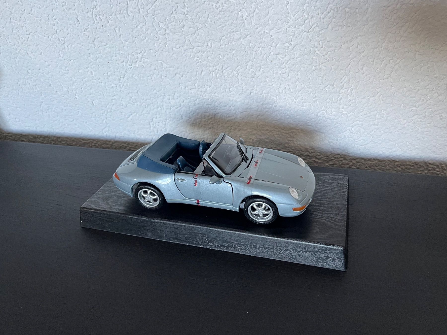 Porsche Modellautos: Porsche 911 Carrera Cabriolet 1994 1:18 – Gebraucht aus St-Cergue von ncu_t267