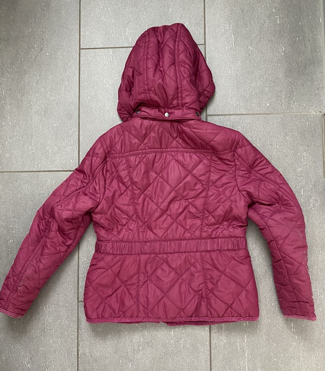 Vestes & Manteaux: Steppjacke mit Kapuze Grösse 128 – D'occasion à Malters par Kuettel1 2